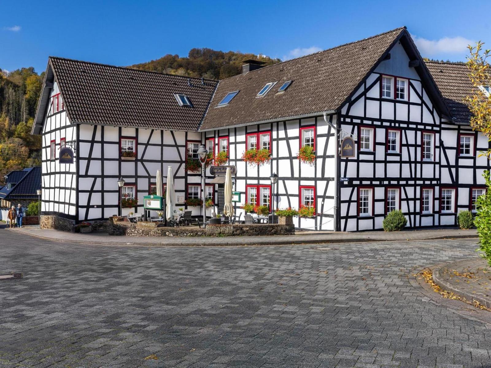 Garni Hotel Im Fachwerkhof Simmerath Exterior photo